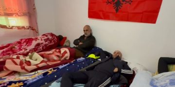 Greva e urisë e naftëtarëve/ Pas 11 ditësh protestë, gjendja e shëndetit të tyre është shqetësuese: Ne nuk do të tërhiqemi.