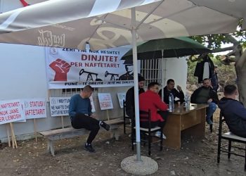Greva e urisë e naftëtarëve, punonjësit e "Bankers" protestojnë për paga të padrejta dhe kushtet e papërshtatshme të punës.