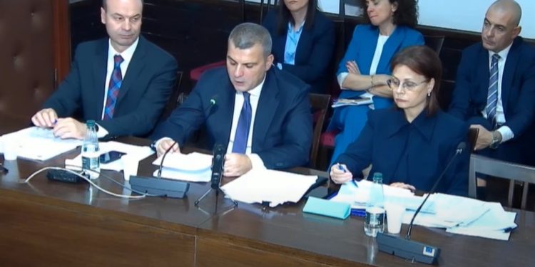 Guvernatori Sejko në Komisionin e Ekonomisë: Pyetjet tuaj po dëmtojnë pavarësinë e Bankës së Shqipërisë.