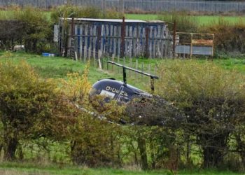 Helikopteri shembet në Angli; një 70-vjeçar humb jetën dhe tre të tjerë lëndohen.