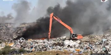 Histori e Brendshme/ Banorët nën ndikimin e tymit toksik, deponia e zjarreve që ndot Vlorën duhej të ishte mbyllur që në vitin 2015