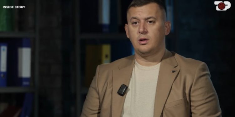 Historia e brendshme: Pse "prestanomet" e Rrumit përbëhen tërësisht nga banorë të Gjirit të Lalzit.