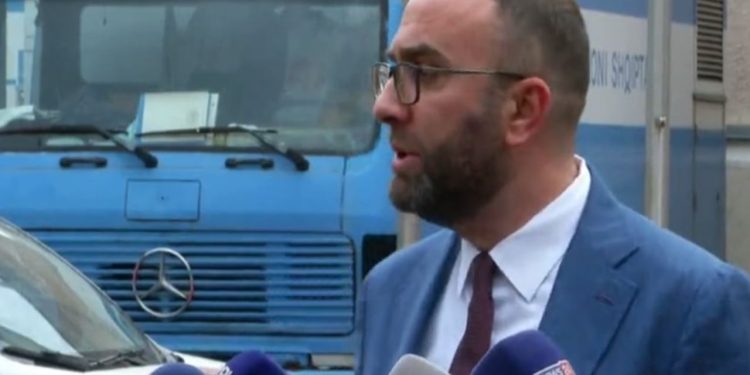 “Historikisht, nuk ka ekzistuar një kryetar Kuvendi kaq i paaftë” / Bardhi: Planifikimi për përjashtimin e opozitës kishte nisur përpara shpalljes nga Niko Klouni