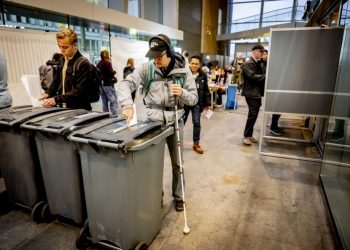 Holandezët zhvillojnë sot zgjedhjet e treta të përgjithshme brenda një periudhe prej pak më shumë se pesë vjetësh.