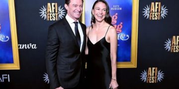 Hugh Jackman dhe Sutton Foster bëjnë debutimin e tyre publik si çift.