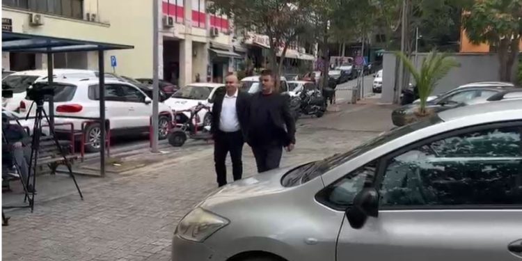 I akuzuar për blerje votash, pas thirrjes në SPAK, kryebashkiaku i Vaut të Dejës reagon për Top Channel: Njerëzit shprehnin shqetësime për mungesën e energjisë, unë…