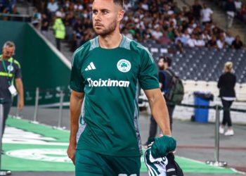 I gjetur pa jetë në një pishinë, zbulimi i testamentit të ish-futbollistit grek: 4 milion paund për…