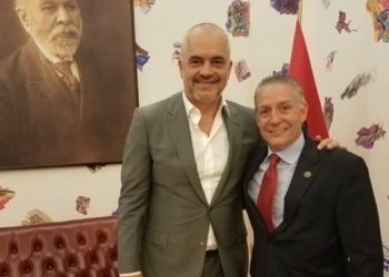 Pas talljes me Trump, del për herë të foto e Ramës me McGonigal në zyrën e tij në kryeministri