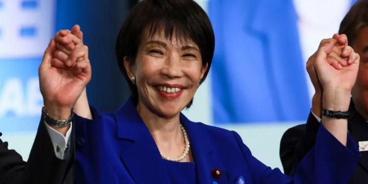 Ish-ministre e qeverisë e prezantuese televizive, 64-vjeçarja Sanae Takaichi gati të bëhet kryeministrja e parë femër e Japonisë