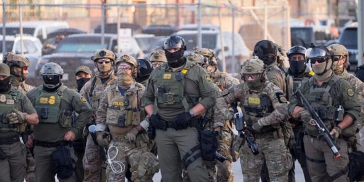 “Amerika do përdoret si fushë stërvitjeje”/ Trump vendos 300 trupa të Gardës Kombëtare në Çikago: Do luftojmë armikun nga brenda dhe do shuajnë trazira