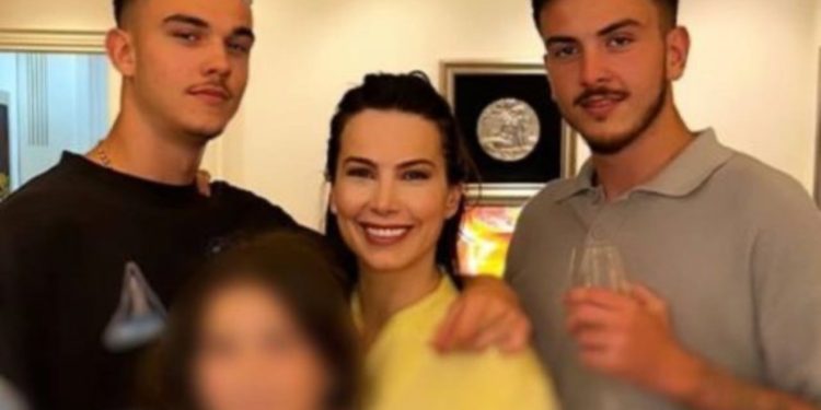 Dhunuan policin gjatë detyrës/ Lihet në burg njëri nga djemtë e Valbona Selimllarit, tjetri në ‘detyrim paraqitje’