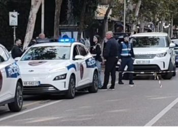 EMRAT/ Kush janë babë e bir që u qëlluan me armë brenda sallës së gjyqit në Apelin e Tiranës