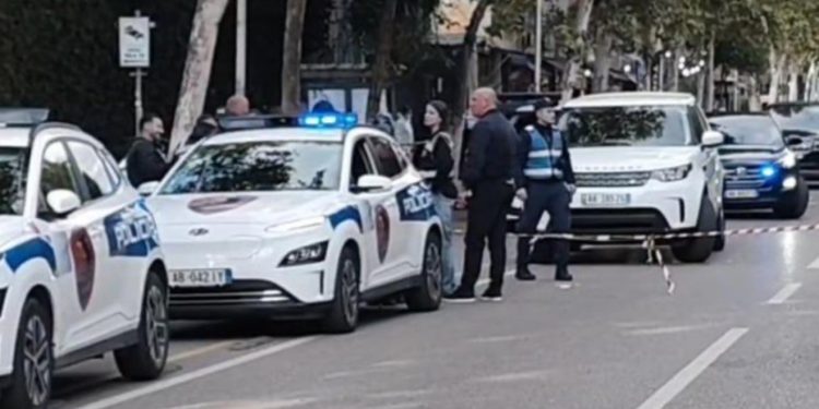 EMRAT/ Kush janë babë e bir që u qëlluan me armë brenda sallës së gjyqit në Apelin e Tiranës