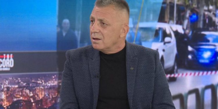 “Vrasësi ishte me flamur të kuq”, gazetari Poli Hoxha: Kishte kërcënuar banorët e objektit me kallashnikov