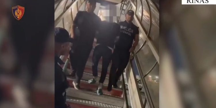 PAMJET/ U arrestua në Dubai për pëndjekje ndaj Noizyt, momenti kur ‘Cllevio’ deportohet në Rinas
