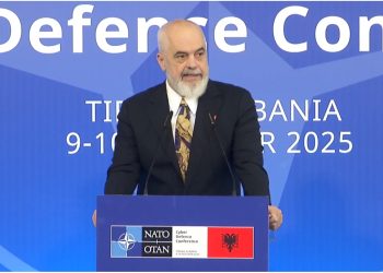 “Jam thjesht artist”/ Rama batuta në Konferencën e NATO-së: Jam i vetmi në qeverinë time pa doktoraturë
