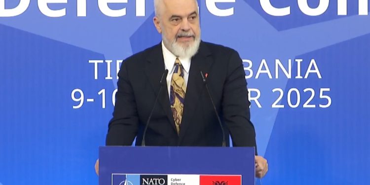 “Jam thjesht artist”/ Rama batuta në Konferencën e NATO-së: Jam i vetmi në qeverinë time pa doktoraturë