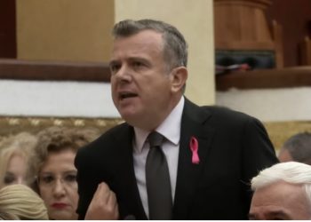 “I bërtiste ministrit o idiot”/ Taulant Balla: Deputeti duhet të dalë jashtë