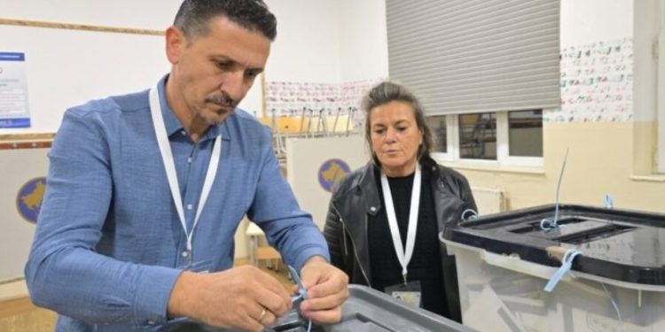 Analiza e REL: Zgjedhjet lokale në Kosovë, të gjitha partitë “fituan dhe humbën”! Balotazhi do t’i “zhbëjë” vijat e kuqe