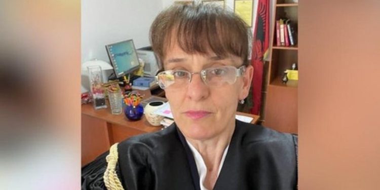 Zyrtarizohet përçarja e PS-së në Mat/ Kryetarja socialiste e gruas regjistrohet si kandidate e pavarur