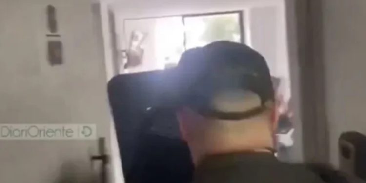 Operacioni policor rezulton tragjik në Kolumbi! Anëtari i bandës kriminale bie nga kati i 8-të gjatë tentativës për të shmangur arrestimin, rrëshqiti teksa u përpoq të…