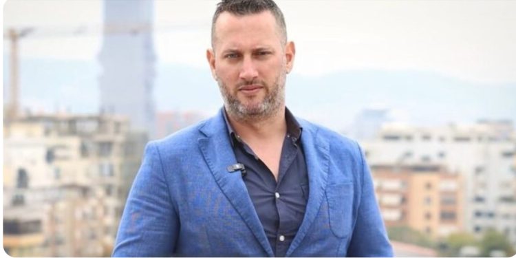 VIDEO/ Florjan Binaj nis fushatën, qindra qytetarë e ndalojnë për ta përshëndetur: Do fitosh se je i thjeshtë si ne!