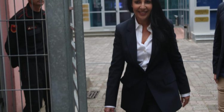 Nën hetim/ SPAK ushtron kontrolle në dy banesat e bashkëpunëtoreve të Ballukut dhe në një zyrë…