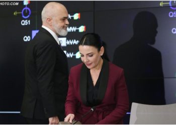 “Balluku është person në hetim, e ka marrë fletëthirrjen”, gazetarja zbulon çfarë do të ndodhë të hënën në SPAK: Nëse shkon, prokurorët…