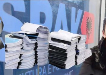 Balluku me dhjetëra dosje në SPAK dhe zyrtarja e lartë që ka numrin më të madh të vartësve të saj në hetim…