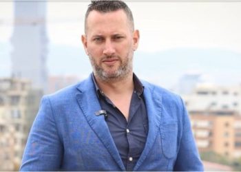 “15 ditë në vit humbasim në rrugët e Tiranës”, kandidati Binaj: Nëse rregullojmë trafikun, këto ditë mund t’i kalojmë me të afërmit