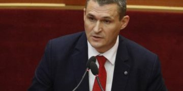 Hetimi ndaj Belinda Ballukut, Altin Dumani zotohet në Parlament: Dritan Prençi ka mbështetjen time! Nuk më ka shprehur asnjë shqetësim!