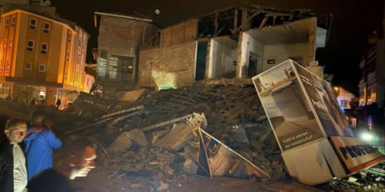 PAMJE nga momenti kur tërmeti me magnitudë 6.1 ballë ‘shkund’ Turqinë, 19 persona të plagosur