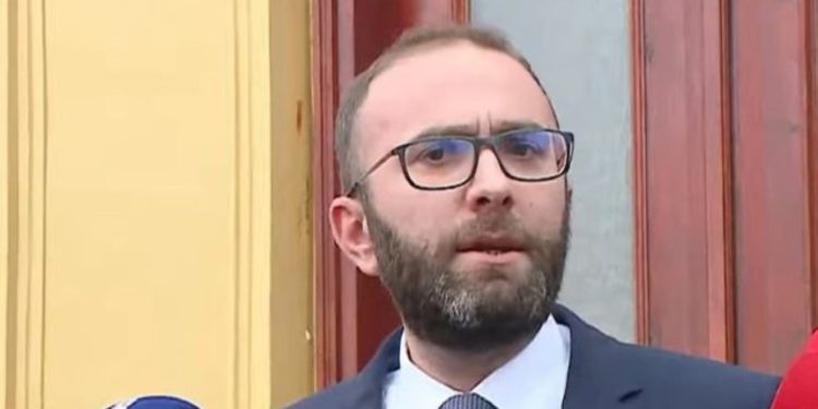 Rrëzimi i kërkesës së PD për shkarkimin e Peleshit, Bardhi: Qëndron në detyrë me votat e 79 memec-deputetëve, ka si funksion Kryevartësin e Taulant Ballës