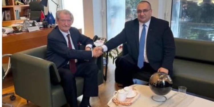 Berisha takohet me eurodeputetin Cristian Terhes: Denoncova shtypjen e opozitës dhe korrupsionin e qeveritarëve