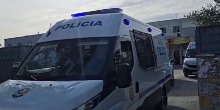 Erion Veliaj del nga paraburgimi i Durrësit, transferohet drejt Tiranës