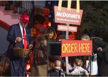 Shfaqja e Halloween-it në Shtëpinë e Bardhë! Nga sozia e tij tek qindra fëmijë “superheronj dhe dinosaurë” priten nga Trump dhe Melania