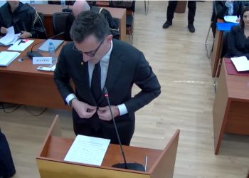 “Për mungesën time mund të ankohet vetëm familja ime”/ Veliaj në Kushtetuese: Djalin e kam takuar më shumë në burg sesa në liri