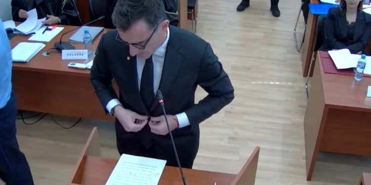 “Për mungesën time mund të ankohet vetëm familja ime”/ Veliaj në Kushtetuese: Djalin e kam takuar më shumë në burg sesa në liri