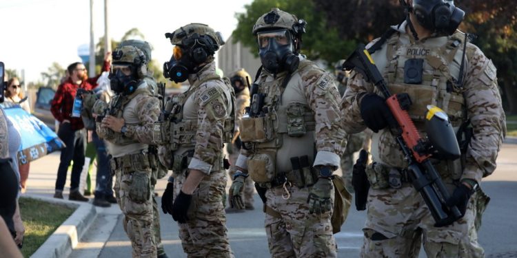 Illinois dhe qyteti i Çikagos këndojnë padinë ndaj administratës Trump për stacionimin e Gardës Kombëtare.