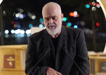 Inaugurohet “Tirana Moons” në Sheshin Nënë Tereza, Rama: Arkitektët, sa herë mblidhen, Shqipëria merr pjesë në ndeshje.