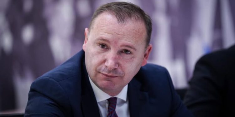 Incident fizike mes një deputeti të LDK-së dhe një qytetari: Deputeti shpreh se u provokua dhe thekson nevojën për të ruajtur dinjitetin e tij.