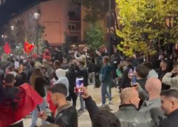 Incident me armë në qendër të Prishtinës gjatë ndjekjes së ndeshjes së kombëtares, arrestohet autori.