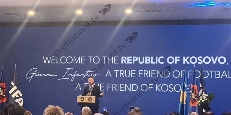 Infantino në Kosovë: Presidentja Osmani thekson se ky nder i dedikohet Fadil Vokrrit