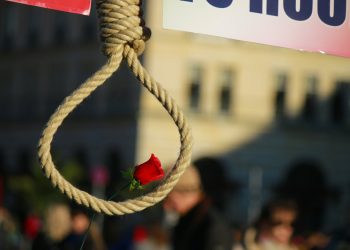 Iran: Ekzekutohen tre burra për grabitje të armatosur