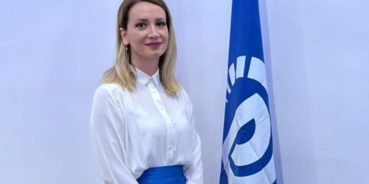 Ish-kryetarja e PD në Sarandë largohet nga demokratët dhe merr postin e nënkryetares së bashkisë së qytetit.