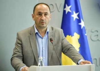 Ish-ministri që kritikoi Kurtin emërohet drejtor i Portit të Durrësit, ndërsa ministrja e Ramës e përshëndet dhe më pas e heq postimin.