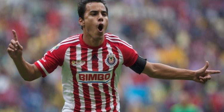 Ish-sulmuesi i njohur meksikan arrestohet për abuzim seksual ndaj të miturve, ndaj tij mund të shqiptohet dënim deri në 27 vjet burg.