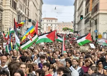 Italianët solidarizohen me Gazën: mbi 200 mijë njerëz në grevë dhe protestë në gjithë vendin