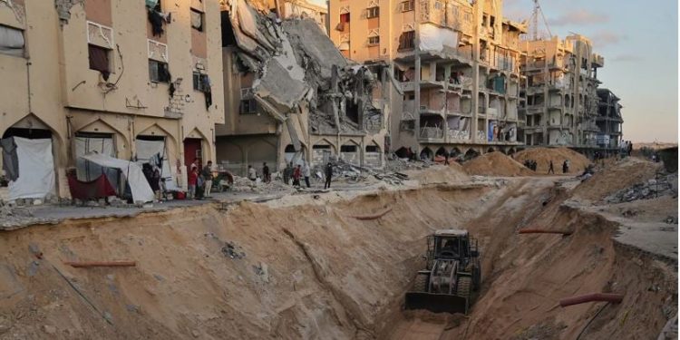 Izraeli nis ofensivë ajrore ndaj Gazës pas pretendimeve për shkelje të armëpushimit nga Hamasi.