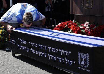 Izraeli siguron një tjetër grup pengjesh nga Hamasi me ndihmën e Kryqit të Kuq.